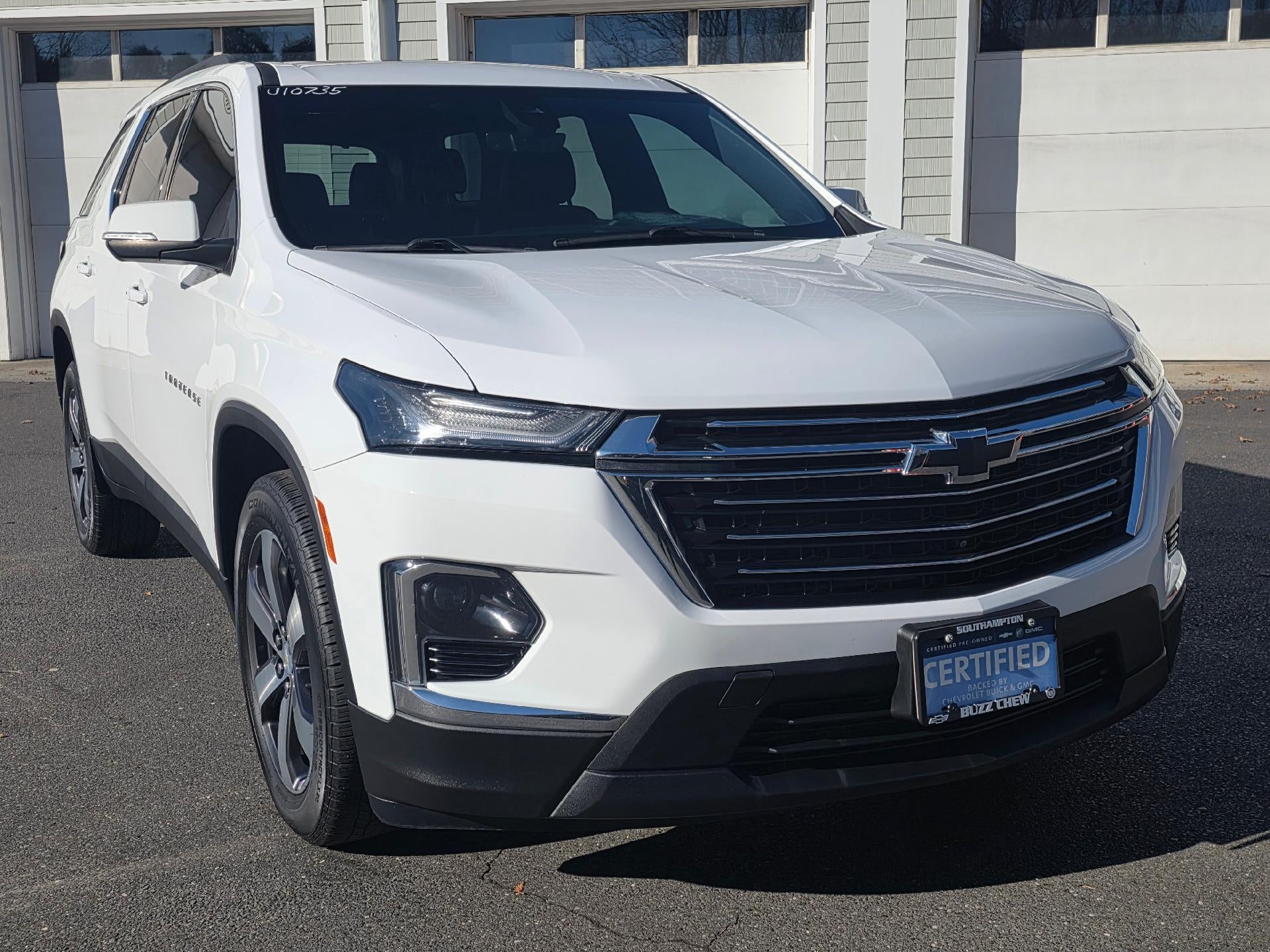 2023 Chevrolet Traverse LT Leather in Summit White — front three-quarter view